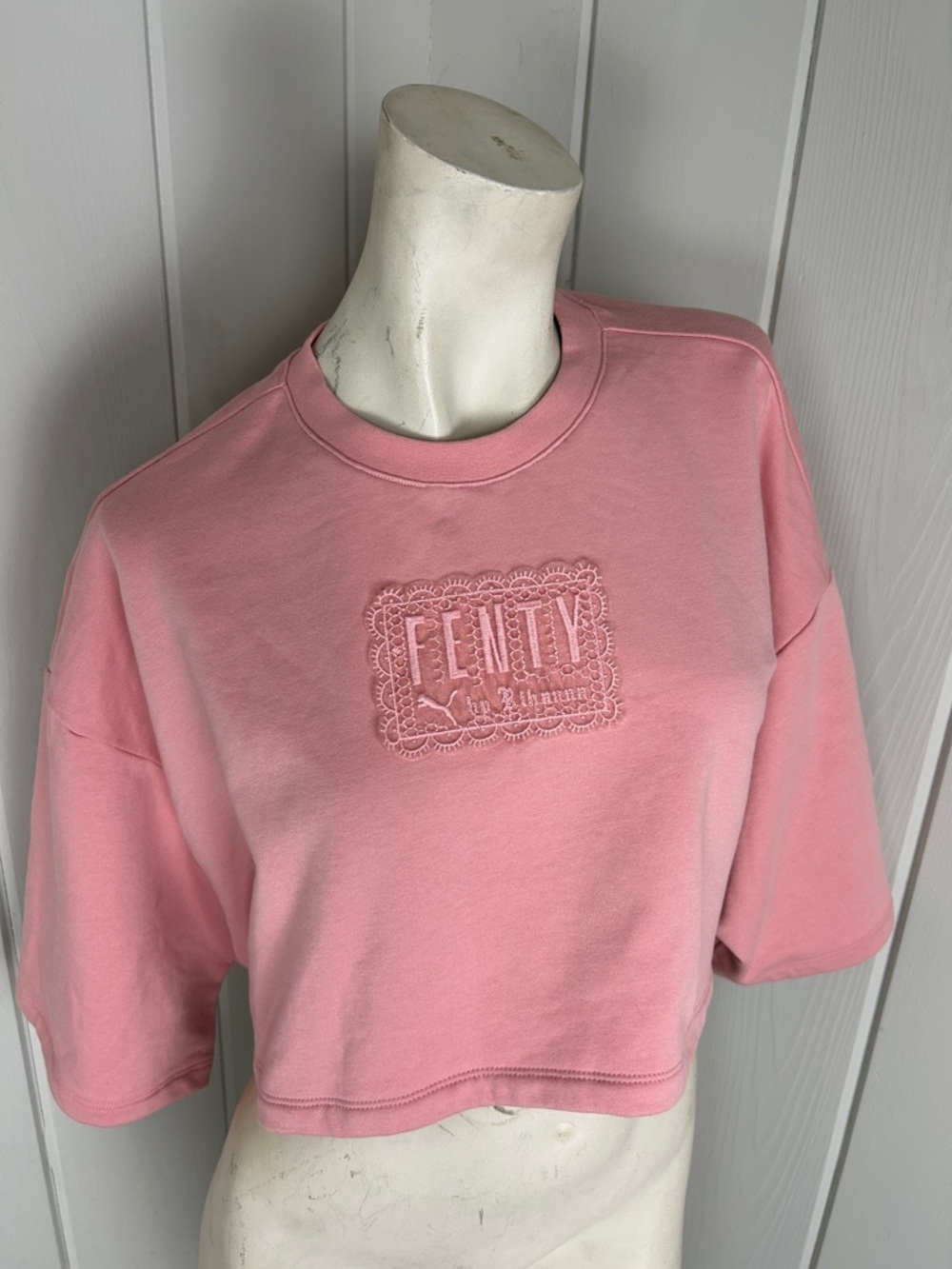 Fenty Puma Rihanna Cropped Sweatshirt Pink Embroidered Logo XS NWT Streetwear